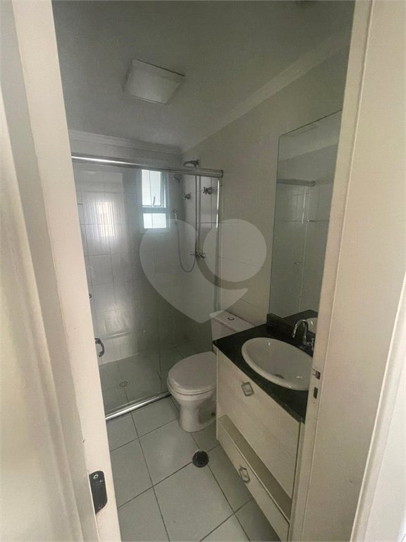Apartamento com 03 dormitórios no Cambuci.