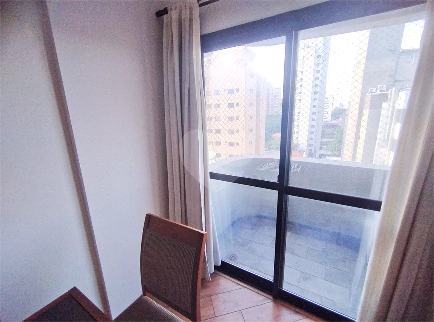 Apartamento mobiliado em Moema, - 1 quarto, sala e cozinha - 1 vaga