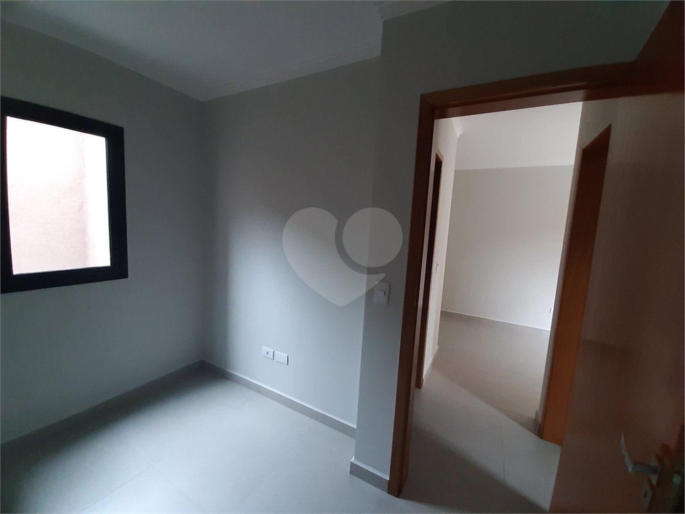 Apartamento com 37m2, 2 quartos, banheiro, sala, cozinha, quintal e 1 vaga de GARAGEM