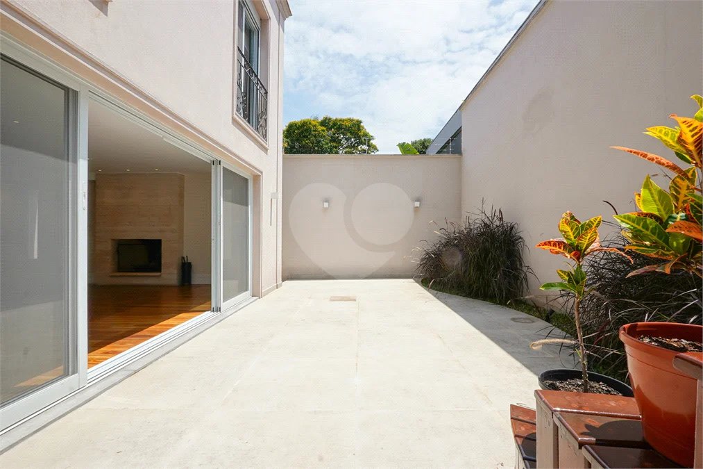 Casa de Vila à venda com 4 suítes em Granja Julieta, São Paulo, SP