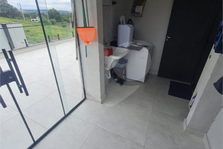 Linda casa em condomínio fechado, unindo conforto, lazer e segurança para você e sua família!
