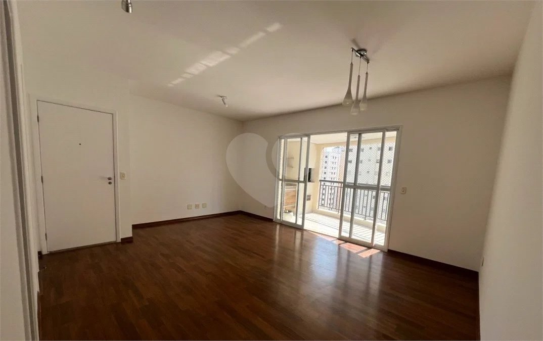 Excelente apartamento de 3 dormitórios, sendo uma Suíte e 2 vagas de garagem.