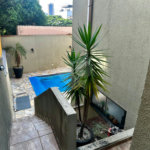 Casa com Piscina e Churrasqueira | 2 Suítes | Edícula | 3 Vagas | 275m²
