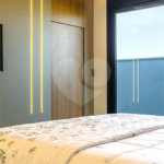 Indaiatuba - Quintas da Terracota - 1252 m² de terreno - casa térrea com 514 m² de área construída -3 vagas de garagem cobertas e 3 descobertas Lavabo - Sala de estar e jantar amplas e integradas - Escritório privativo - Cozinha toda equipada com geladeira, forno, micro-ondas, lava-louças,