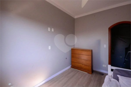 Casa com 4 Dormitórios sendo 1 suíte, com 3 Vagas