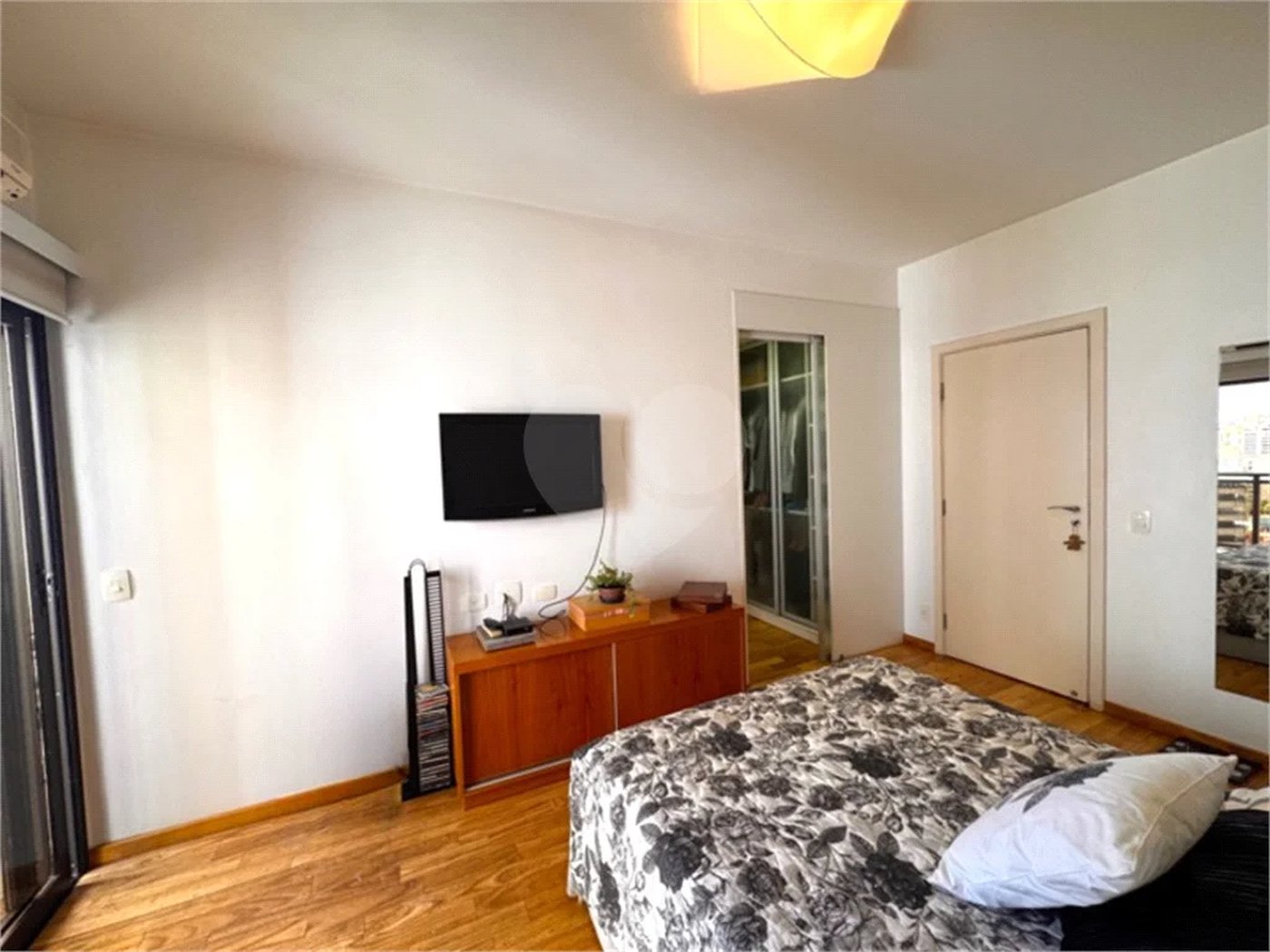Higienópolis: Apartamento de 350 m2, 4 suítes, 5 vagas.