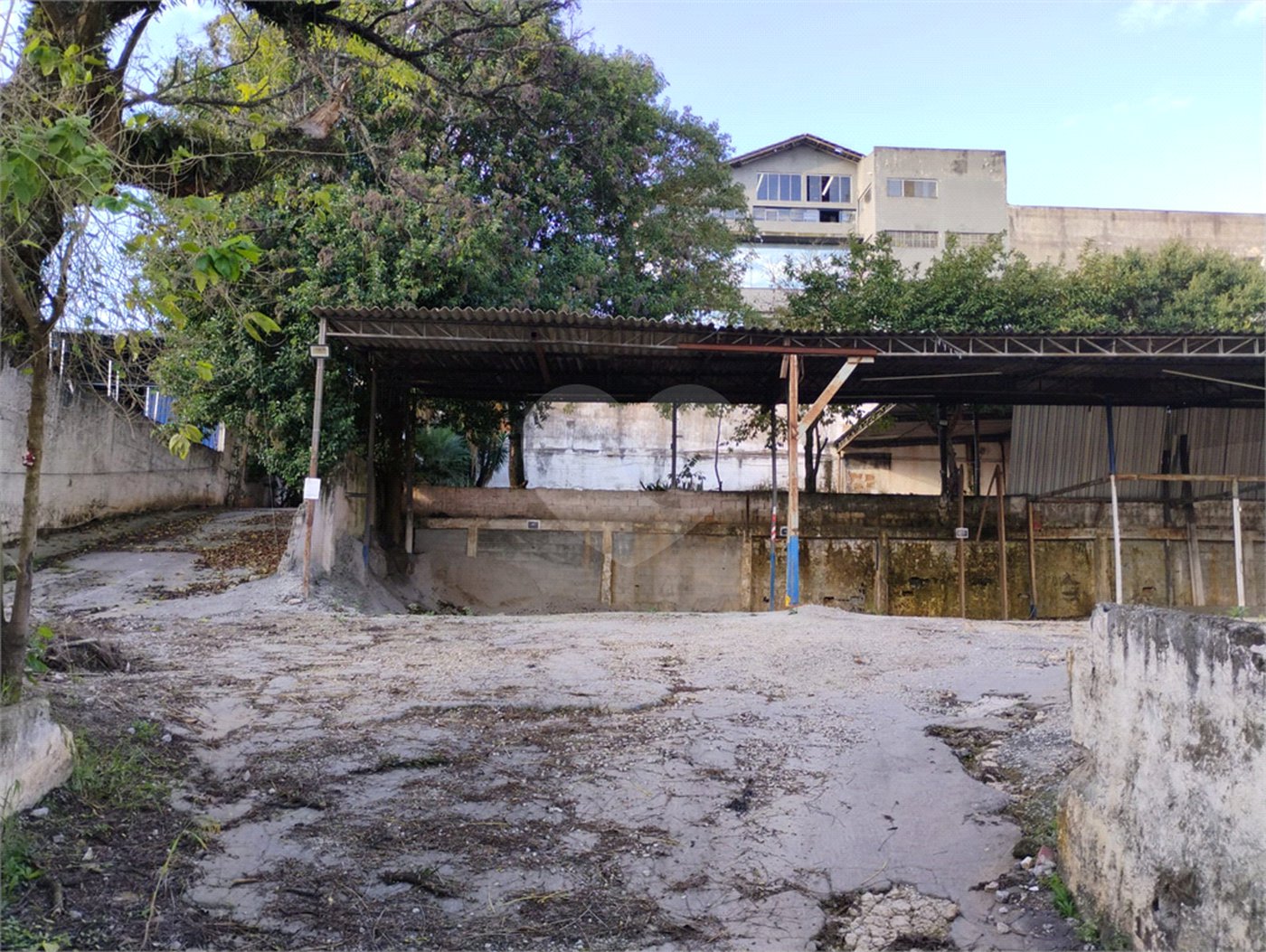 Aluga-se imóvel comercial na Zona Sul com 1500 m2