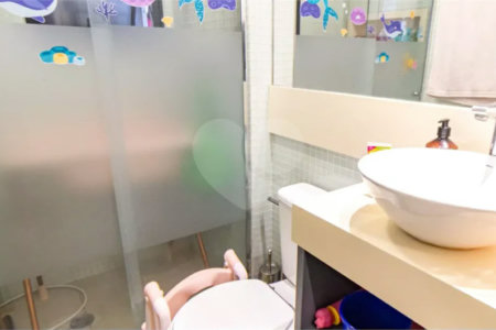 Apartamento à venda na Moóca, 68m², 2 dormitórios, 1 suíte, 1 vaga, ar condicionado, varanda, lazer completo