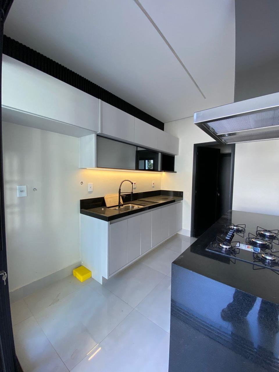 Casa à venda com 3 quartos, sendo 1 suíte, no condomínio Terras da Estancia, Paulínia- SP