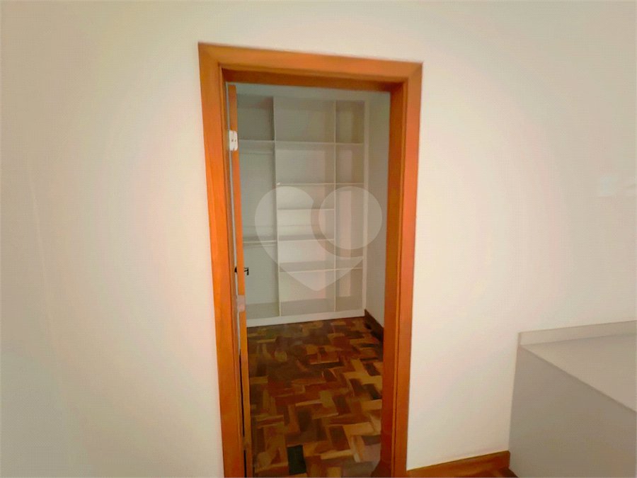 Exclusividade e Sofisticação no Swiss Park: O Sobrado Perfeito em São Carlos, com, 3 suites,2 salas, área Gourmet, persianas blackout automatizadas.