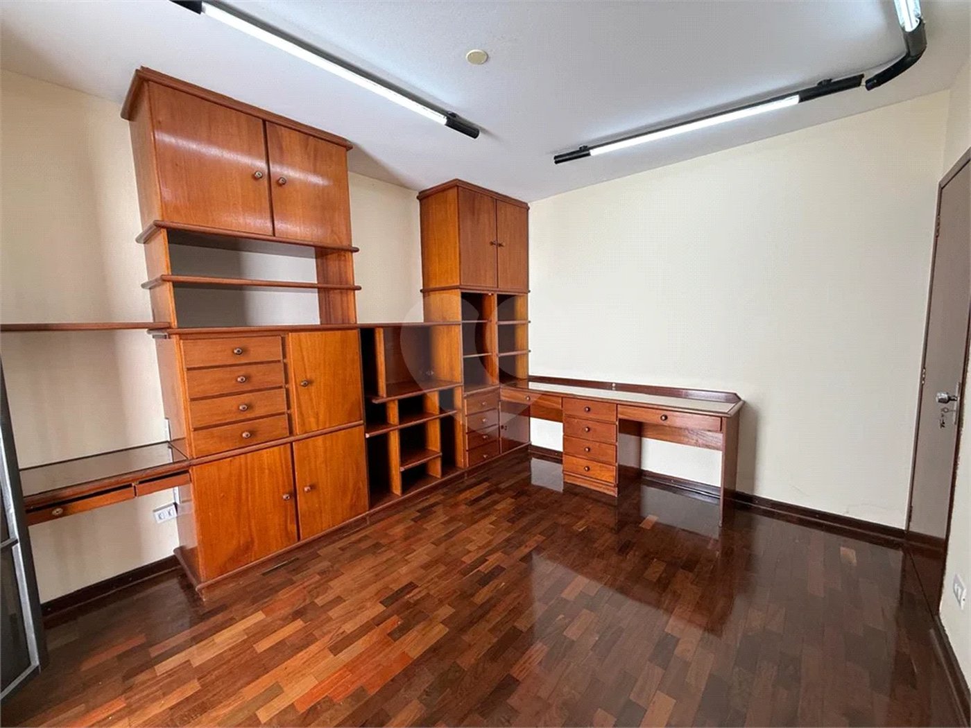 Excelente Casa de Esquina na Vila Monteiro – Oportunidade para Moradia ou Comércio