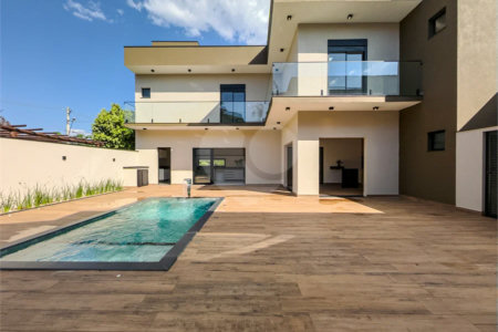 Indaiatuba - Condomínio Milano - Sobrado - 350 m² de terreno - 240 m² de área construída - 4 vagas de garagem, sendo 2 cobertas - Salas de estar e jantar integradas - 3 suítes com closet e varanda no pavimento superior - Escritório no térreo - Espaço gourmet com churrasqueira - Banheiro externo