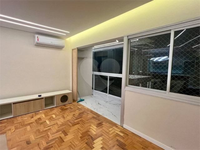 Apartamento à venda com 3 quartos, sendo 1 suíte,  em Alto da Boa Vista, São Paulo, SP
