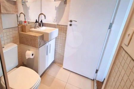 COM RENDA VENDA SO PARA INVESTIDOR Cobertura na Bela Vista com hidro -Com 69m² 1 dormitório 2 vadas Localização ótima perto de tudo Aceita Permuta