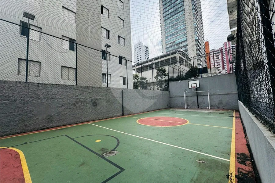 Vende-se Apartamento de 2 Quartos com Sacada na Vila Mascote