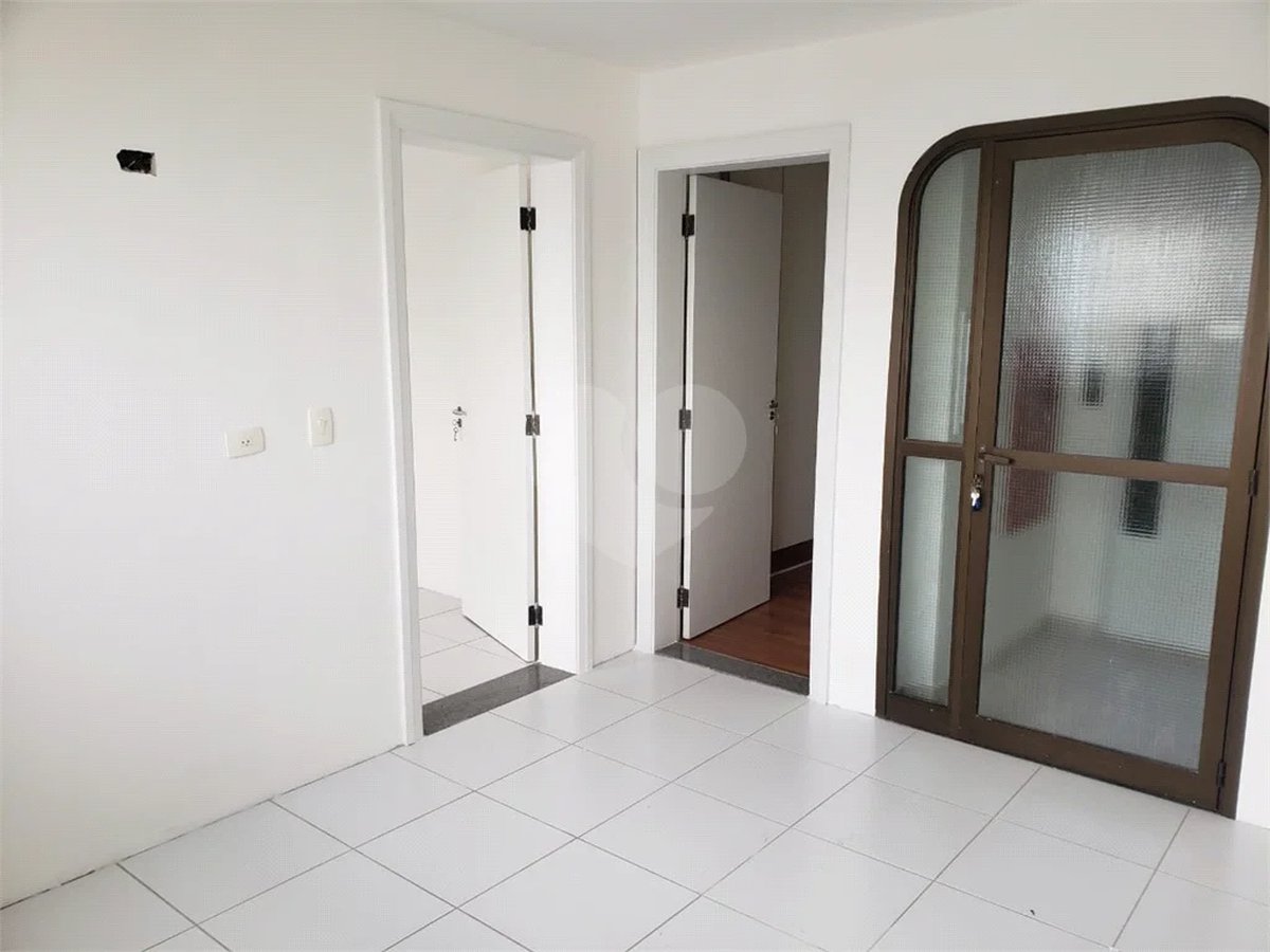 Cobertura 6 suítes, 6 vagas e piscina Alto da Boa Vista