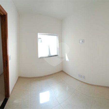 Sobrado novo de 3 quartos, 1 suíte, com 100 m², 2 vagas de garagem à venda no Jardim Eliane SP