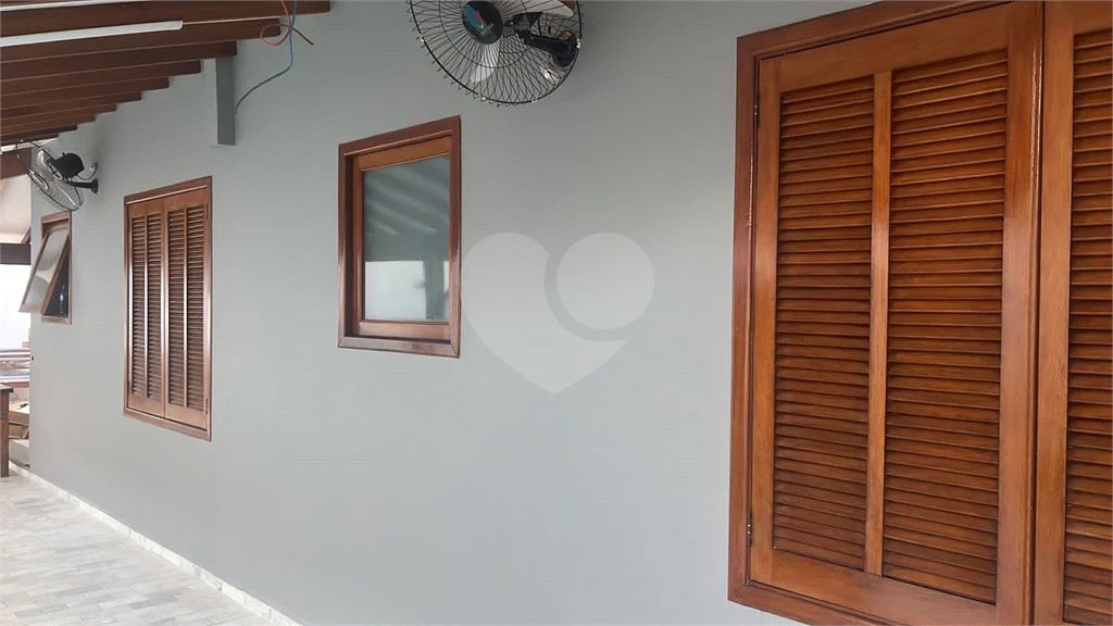 Casa à venda e locação no Condomínio Monte Alegre com 04 suítes.
