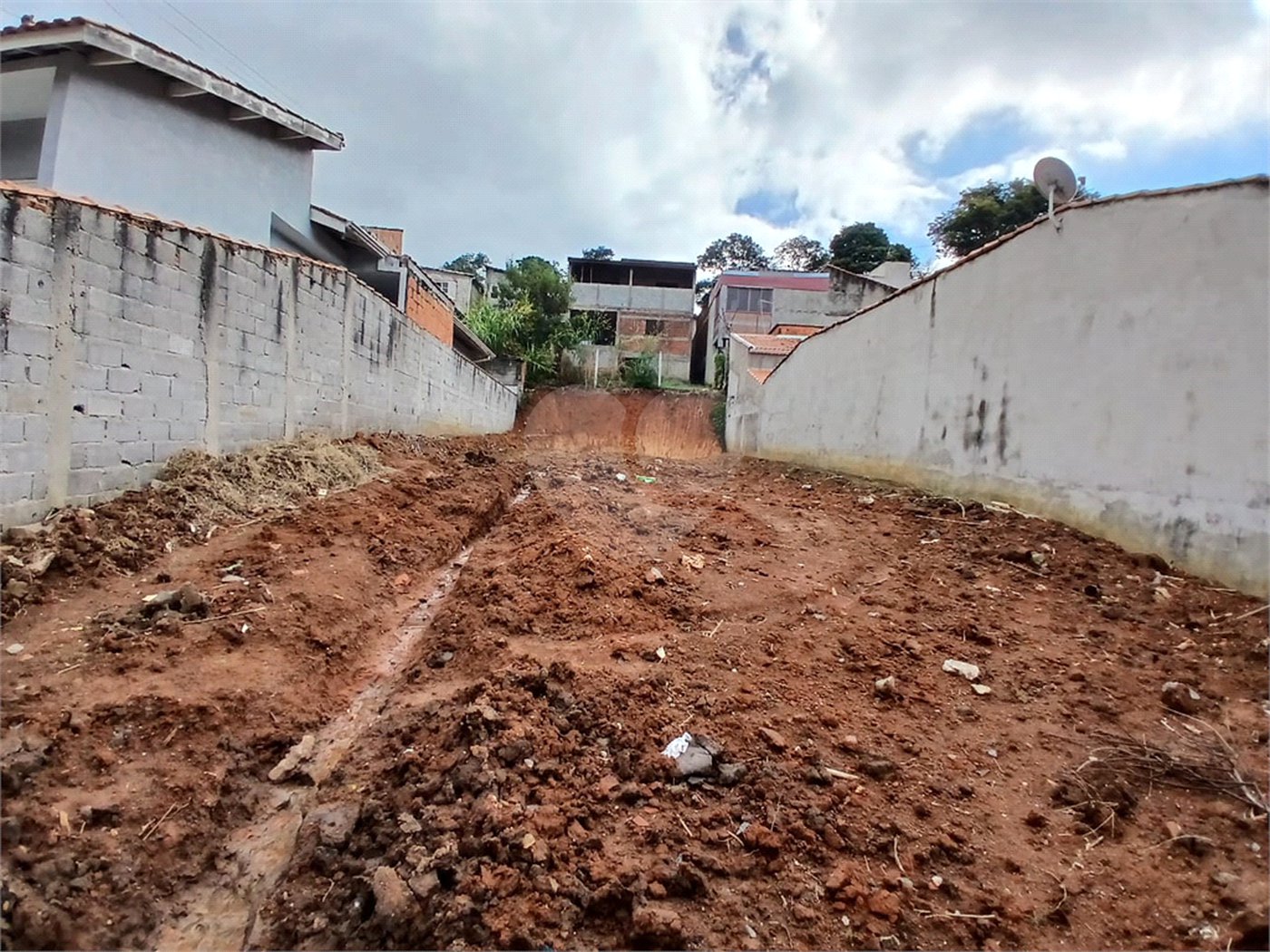 Terreno a venda com 300m² no Jardim do Trevo Atibaia