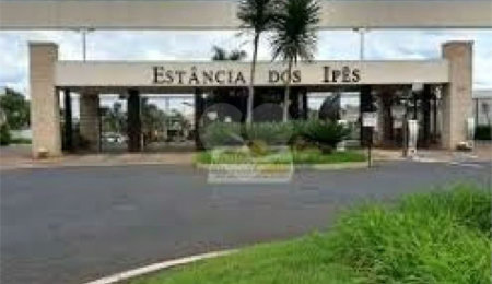 Estância dos Ipês , terreno plano , bem localizado e murado dos lados e fundos