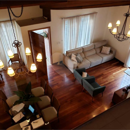 CASA COM 250m² 5 QUARTOS SENDO 3 SUITES COM 3 VAGAS