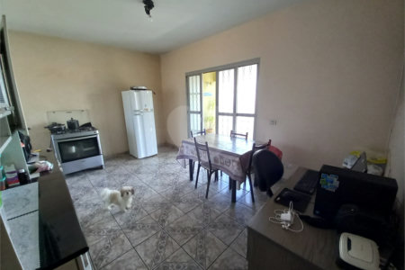 Sobrado com 3 dormitórios.