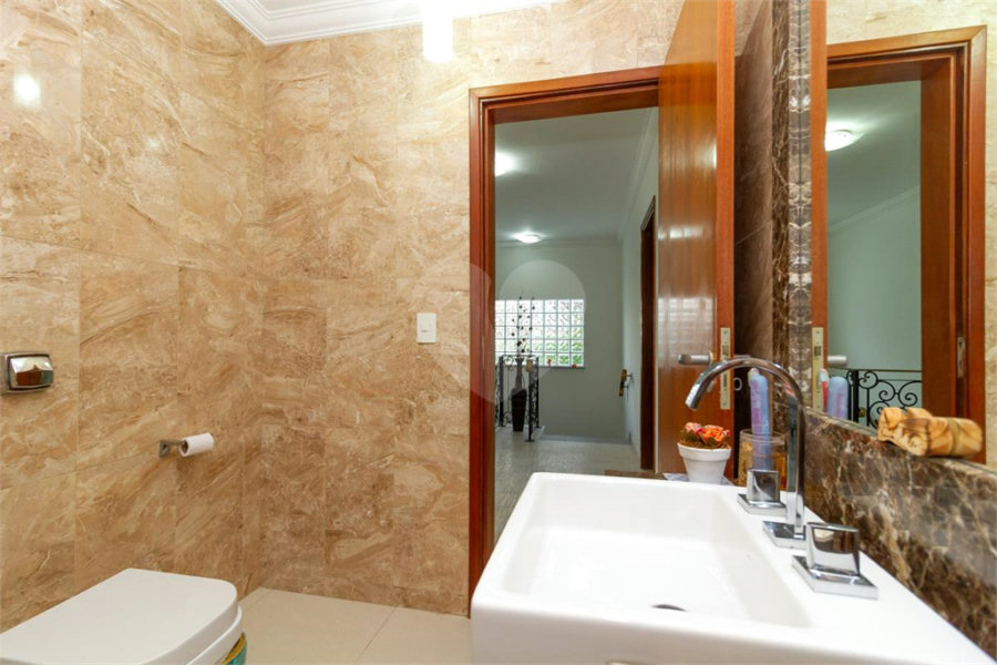 Casa Sobrado à venda com 342 m², 3 dormitórios, sendo 2 suítes, 4 vagas na Vila Mariana - São Paulo.