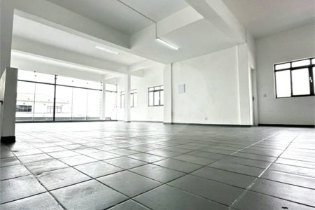 Galpão com 250m² , 4 vagas , para locação em Itaquera.