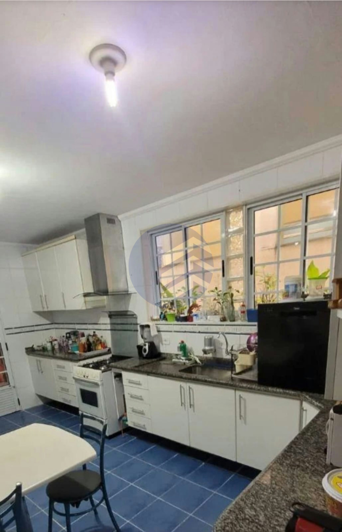 Sobrado espaçoso e completo em condomínio fechado no Bonfiglioli!