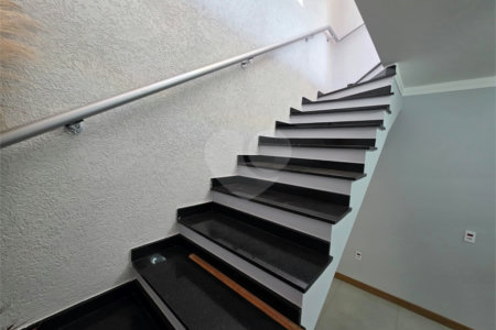 Sobrado 3 quartos 1 suíte e área de lazer