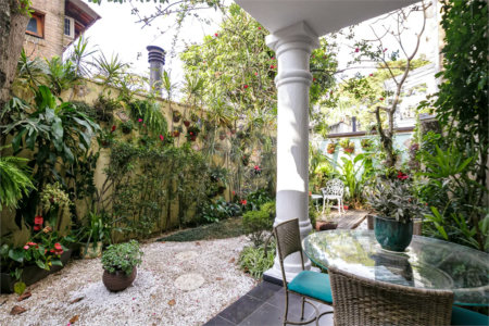 Casa à venda ou para alugar com 5 quartos, sendo 3 suítes, no condomínio Villa Florida, São Paulo - SP