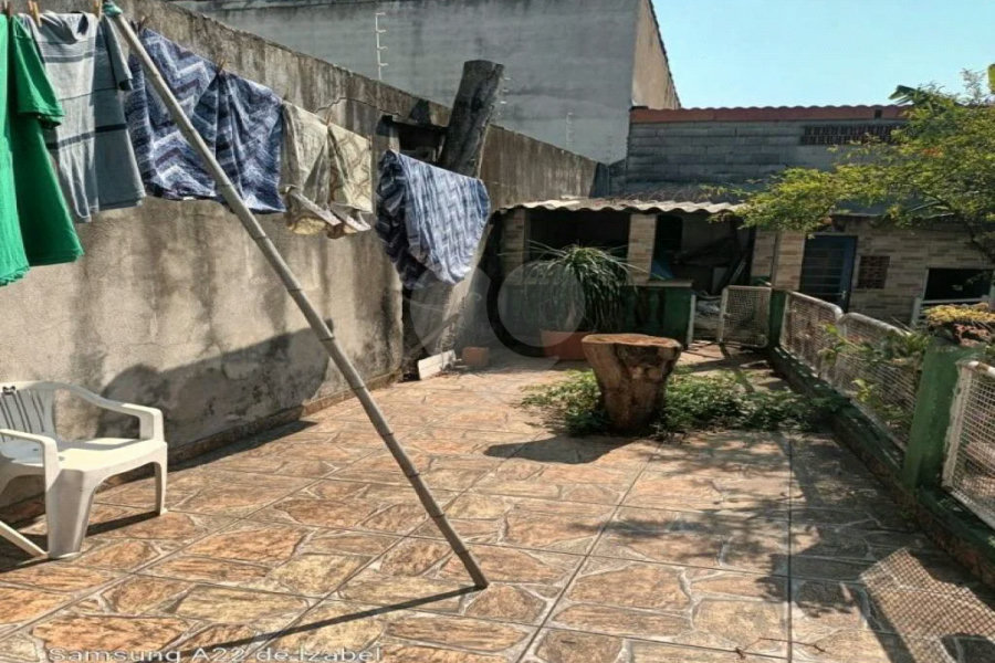 Terreno grande com 2 casas em São Paulo! Casas bem arejadas.