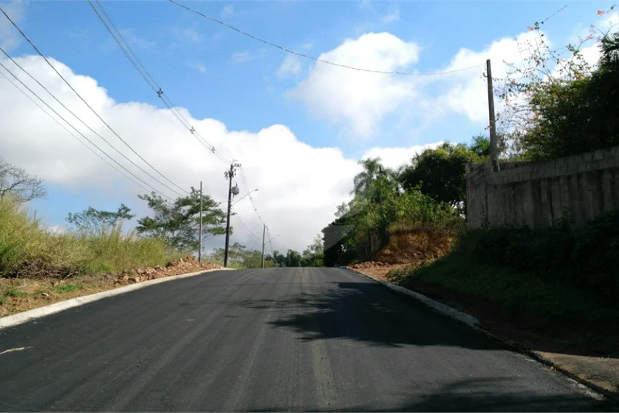 Terreno á venda no bairro Estância Lago Azul em Ártemis.