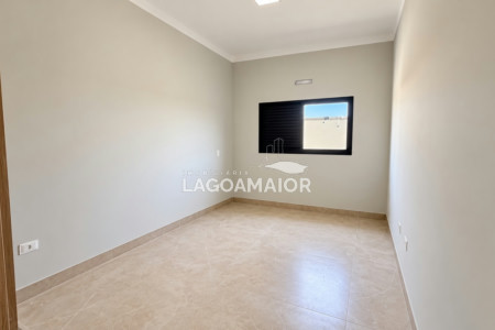 Casa à venda com 3 quartos, sendo 1 suíte, no condomínio Terra Ville, Três Lagoas - MS