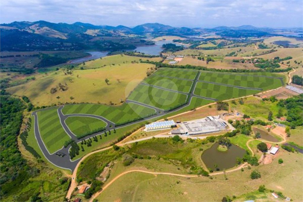 Terreno em Joanópolis com 1.000 metros, condomínio fechado com portaria e segurança, pronto para construir