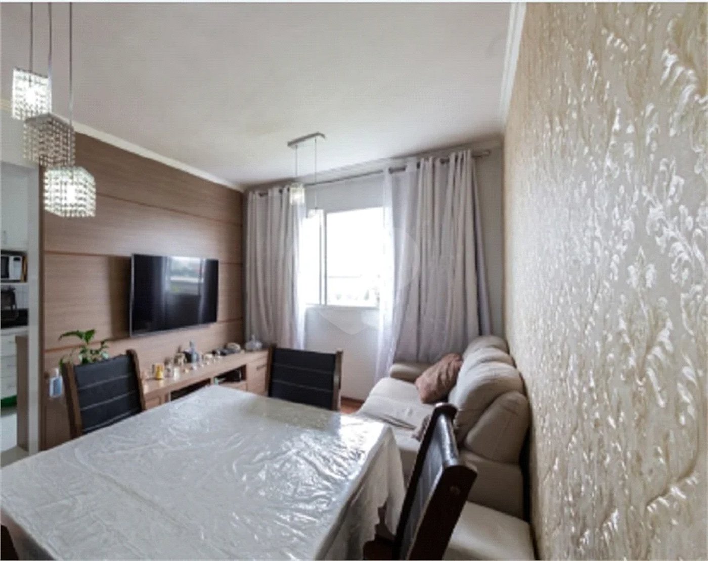Apartamento na Mooca de 2 dormitórios, sala cozinha e banheiro, com portaria, academia e portaria.