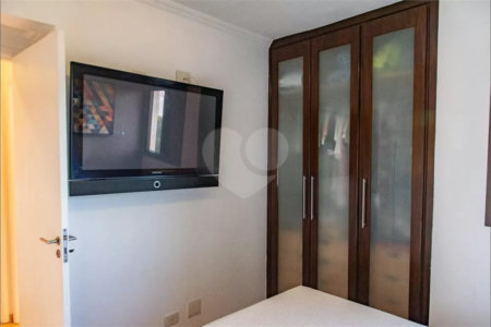Apartamento à venda na Vila Mariana, 63 m², 2 dormitórios sendo 1 suíte, sacada, 2 vagas