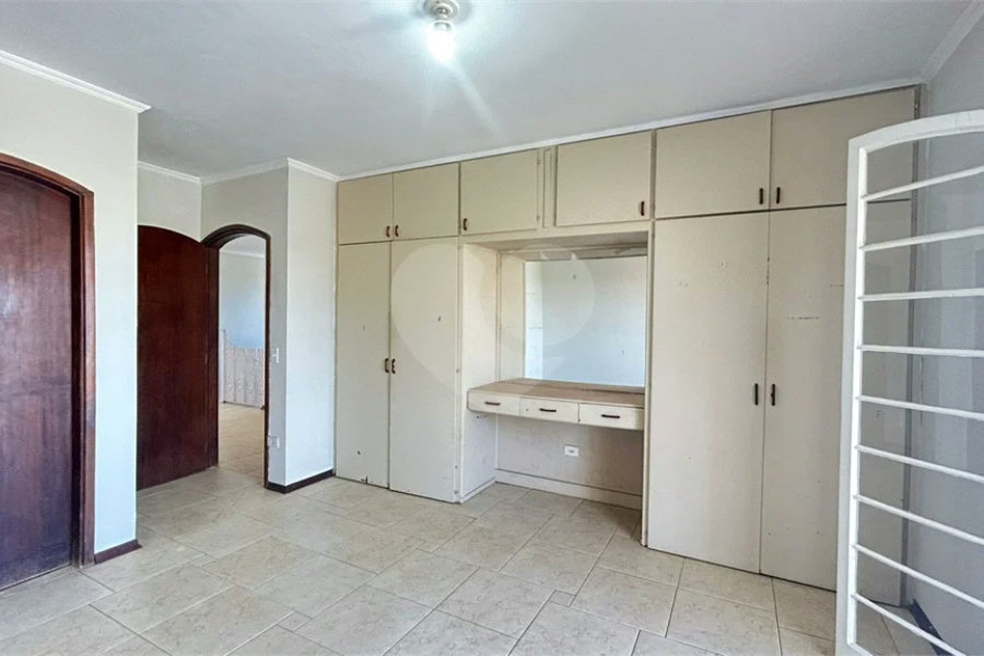 Venda Casa com 4 Dormitórios no Parque Santa Cecília
