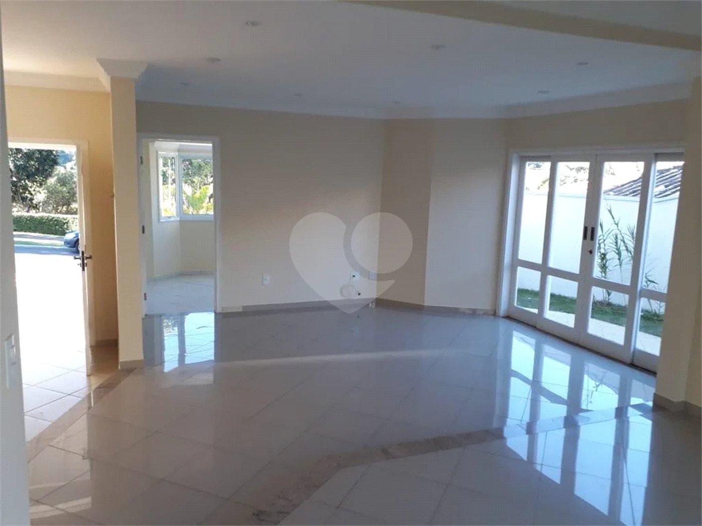 Sobrado à venda com 3 quartos, sendo 1 suíte,  em Condomínio Residencial Terras do Caribe, Valinhos, SP