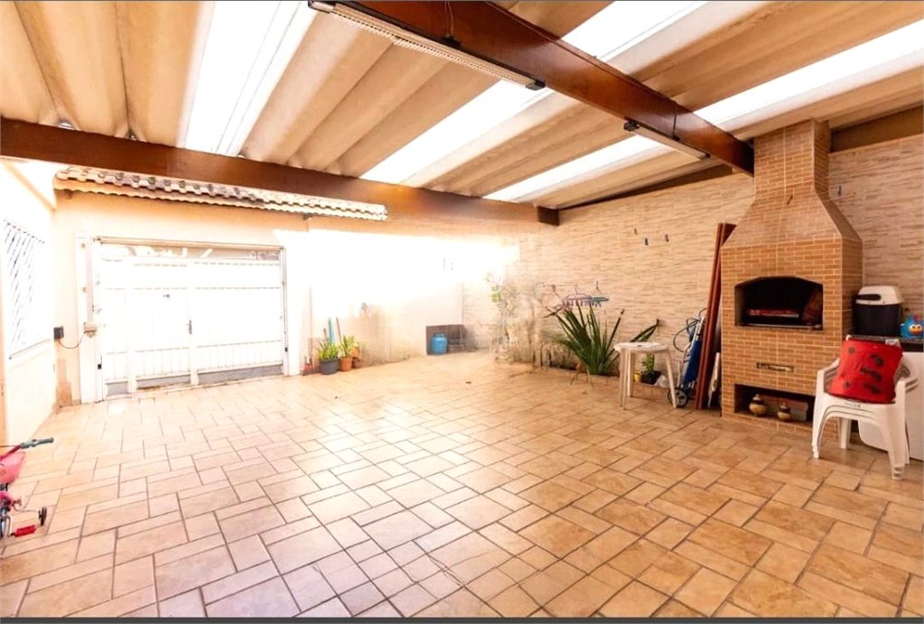 Sobrado à venda no Ipiranga de 140m² com 4 suítes e 3 vagas.