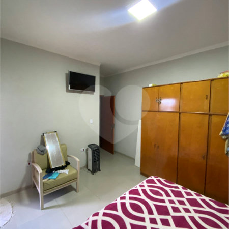 Casa Térrea com 2 dormitórios, sendo 1 suíte.