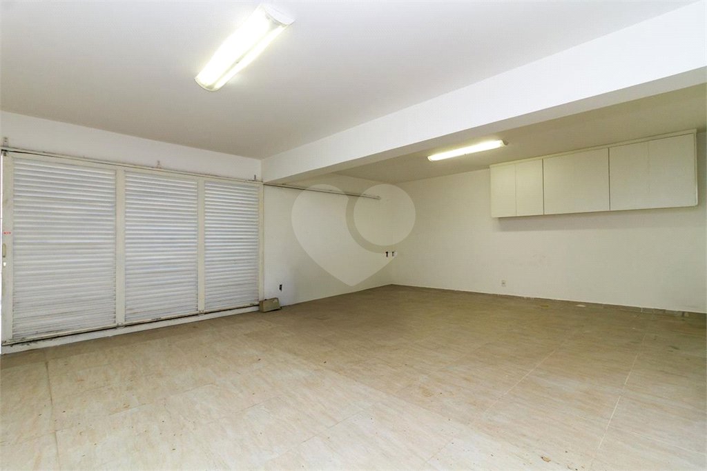 Casa Sobrado à venda com 342 m², 3 dormitórios, sendo 2 suítes, 4 vagas na Vila Mariana - São Paulo.