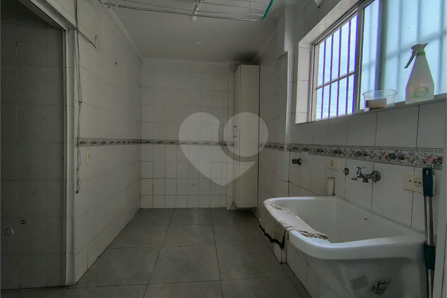 Apartamento com 2 Dormitórios , amplo com 77 metros e com vaga de garagem fixa