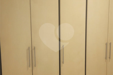 Indaiatuba - Venda - Apartamento no Condomínio Portal das Flores com 64 m², 3 dorms, sendo 2 com armários planejados, , WC social, cozinha planejada e totalmente integrada com a lavanderia, varanda, , 02 vagas de garagem. Excelente localização, a poucos metros do Shopping Polo, mercados, padaria,
