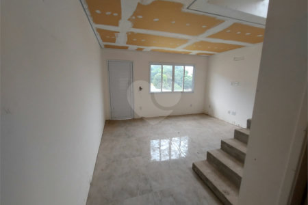 Sobrado à venda com 3 quartos, sendo 1 suíte, em Vila Omízollo, Louveira, SP