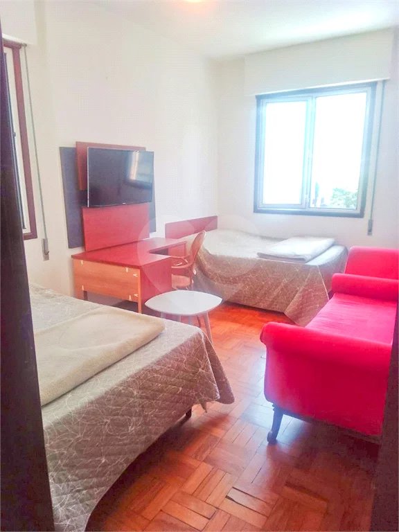 Apartamento na Consolação com 2 quartos, varanda, sem vaga.