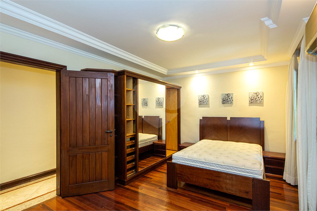Casa à venda com 4 suítes no condomínio Chácara Flora, São Paulo - SP