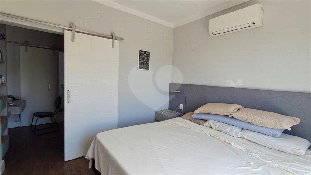 Casa à Venda no Golden Park – 4 Quartos, Churrasqueira e Piscina!
