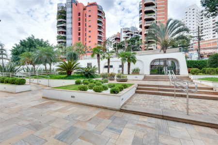 Apartamento à venda com 3 suítes em Real Parque, São Paulo, SP