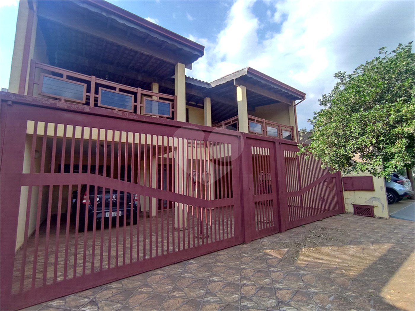 Sobrado espaçoso com 3 quartos,no Parque Fehr á Venda!